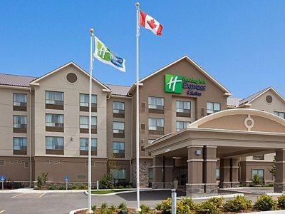 Holiday Inn Express & Suites New Liskeard Екстериор снимка