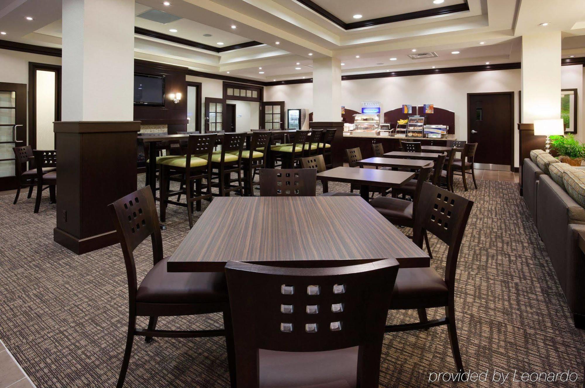 Holiday Inn Express & Suites New Liskeard Екстериор снимка
