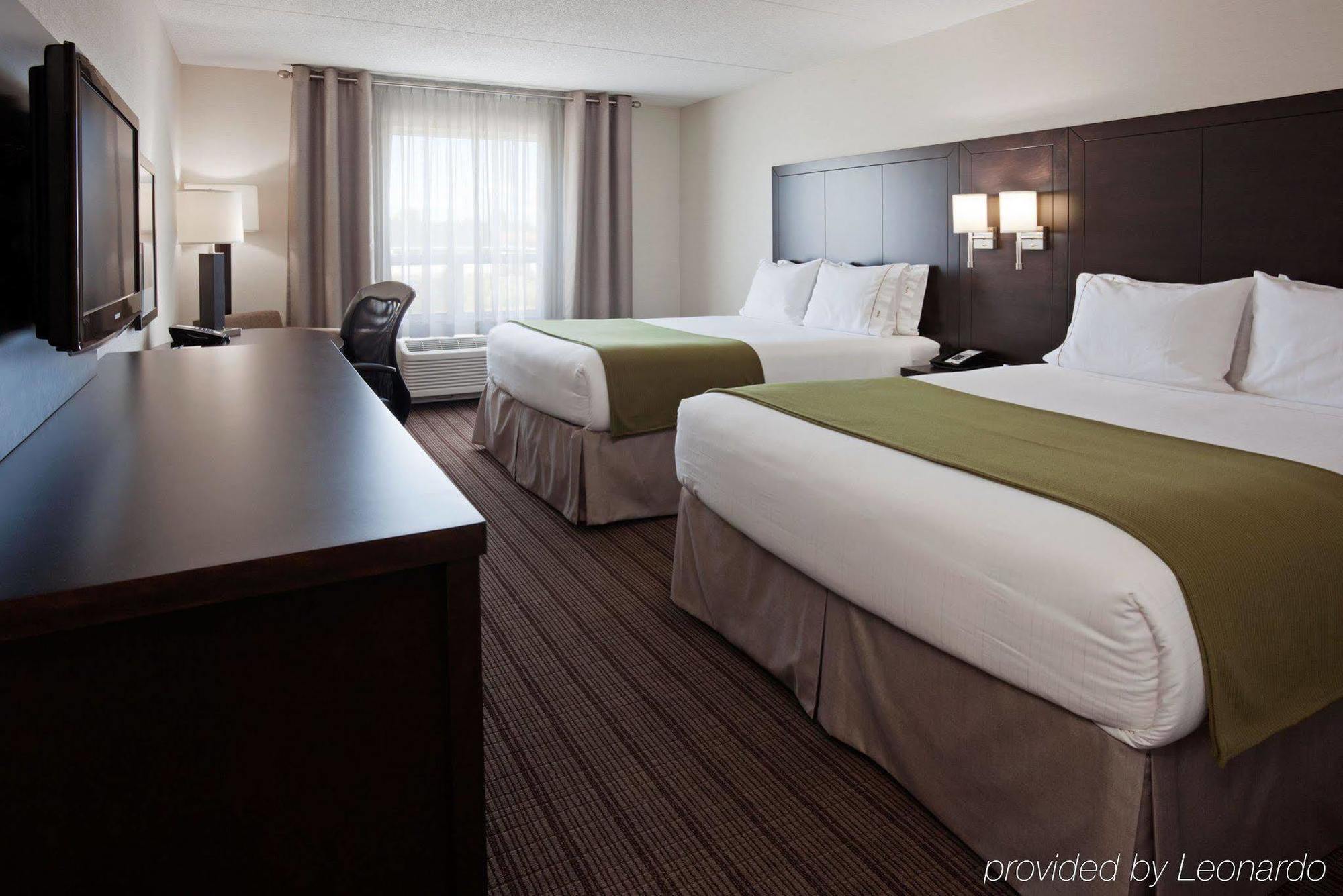 Holiday Inn Express & Suites New Liskeard Екстериор снимка