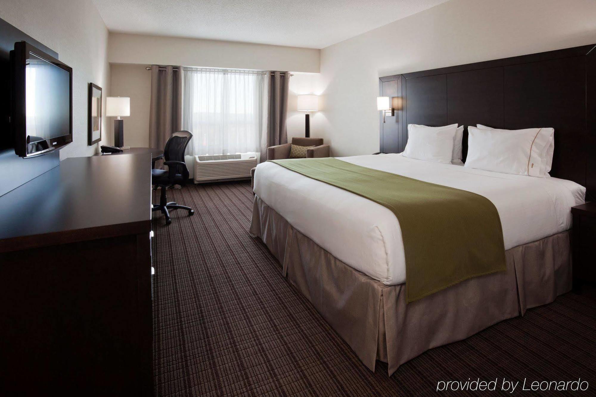 Holiday Inn Express & Suites New Liskeard Стая снимка