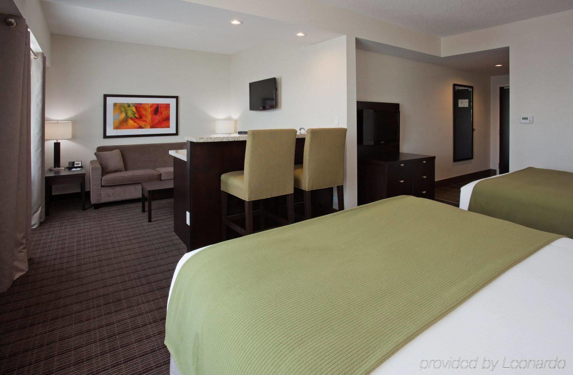 Holiday Inn Express & Suites New Liskeard Стая снимка