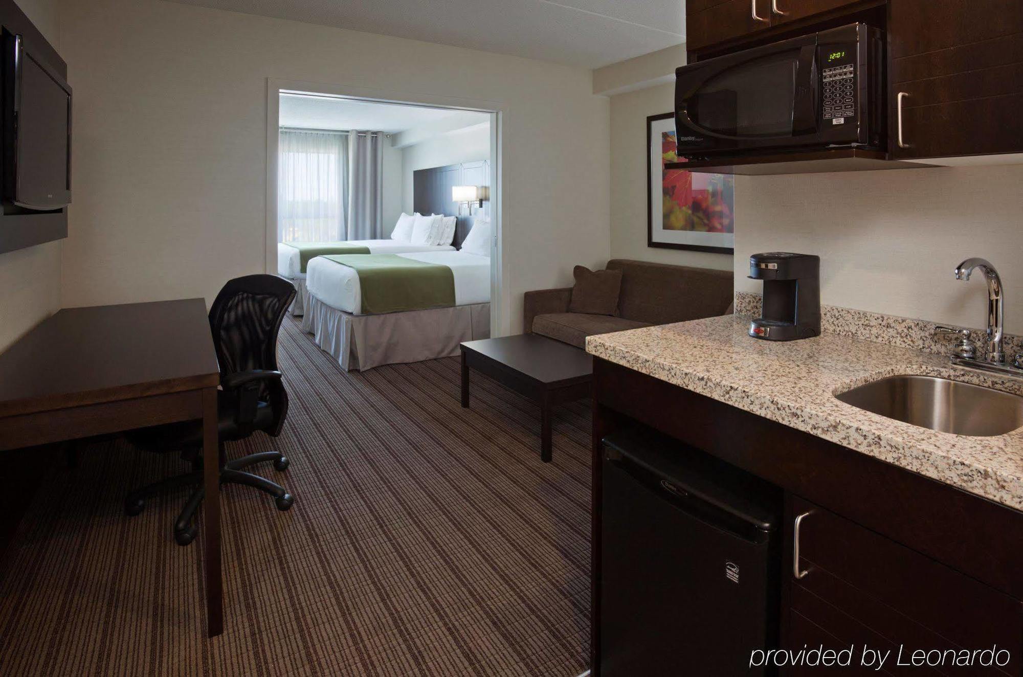 Holiday Inn Express & Suites New Liskeard Екстериор снимка