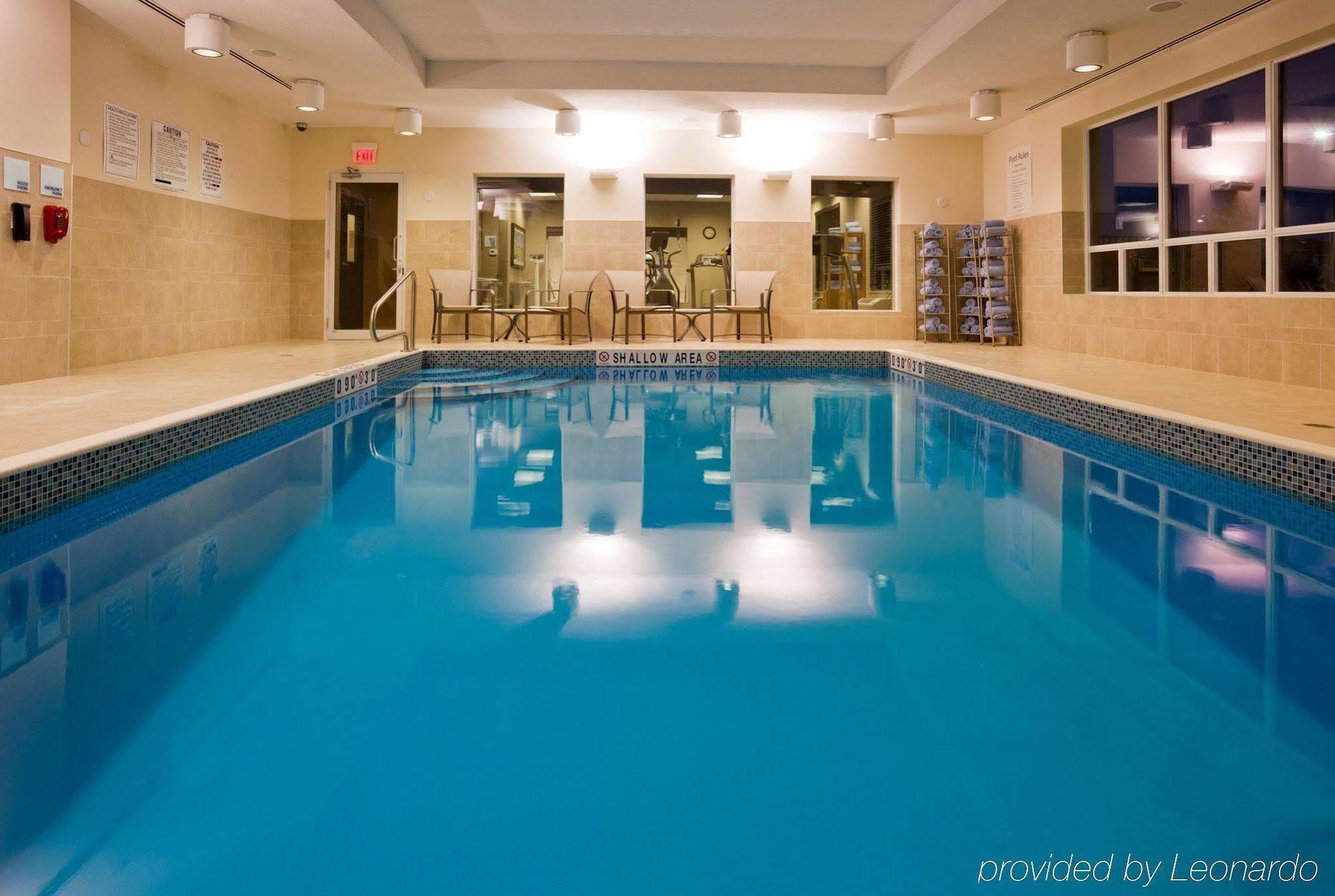 Holiday Inn Express & Suites New Liskeard Екстериор снимка