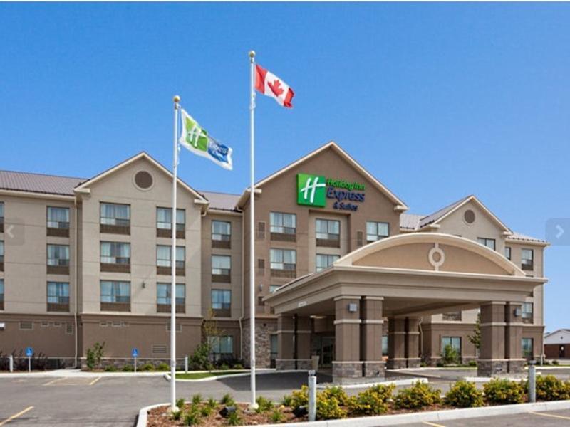 Holiday Inn Express & Suites New Liskeard Екстериор снимка